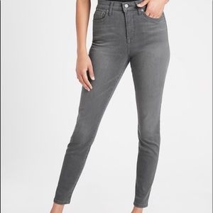 BANANA REPUBLIC CURVY HIGH-RISE SKINNY JEANS